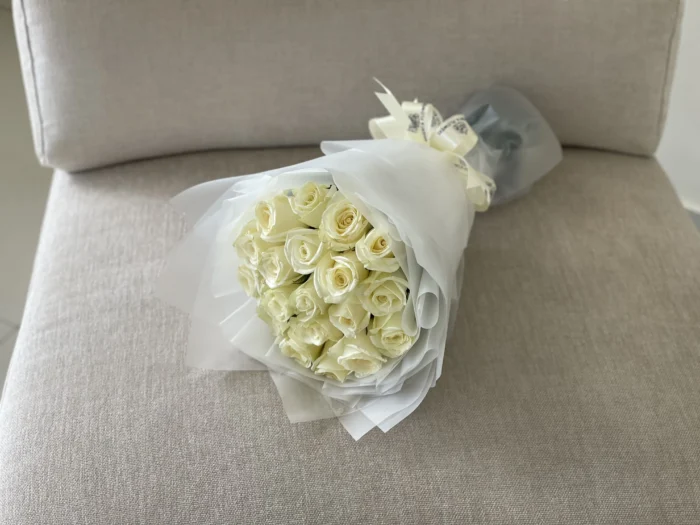 Medium  white roses bouquet - Image 1