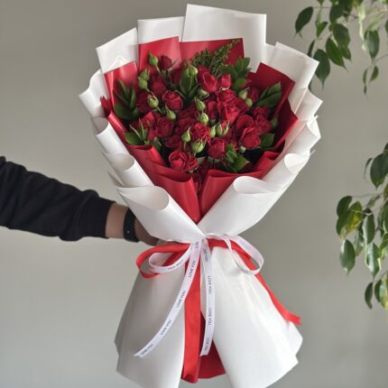 Special medium red baby roses bouquet