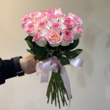 20 light pink roses only