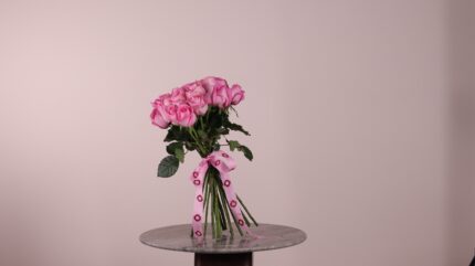 20 pink roses for women’s day
