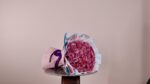 ⁦50 purple roses bouquet⁩ - الصورة ⁦2⁩