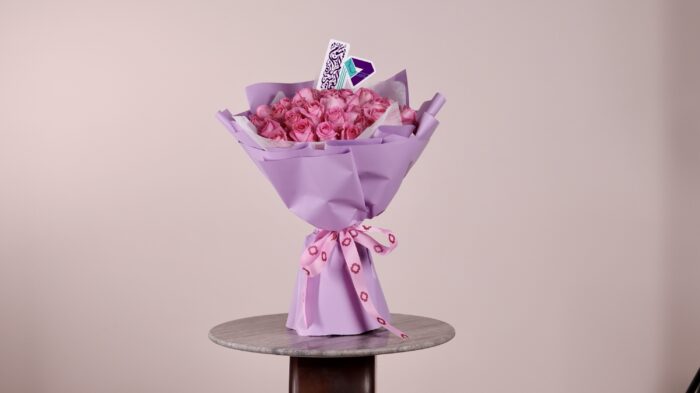 ⁦50 pink roses bouquet⁩ - الصورة ⁦1⁩