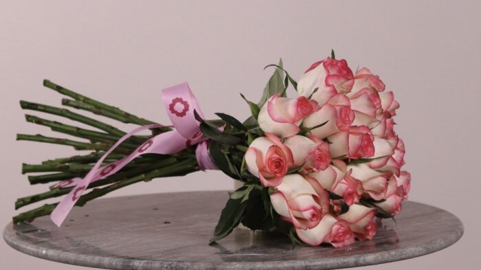 ⁦20 pink roses for women’s day⁩ - الصورة ⁦3⁩