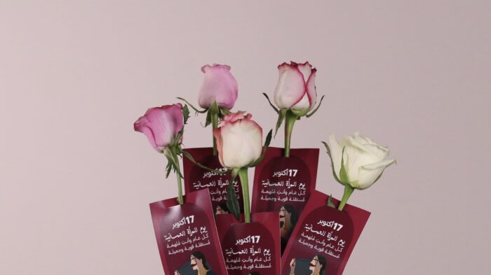 ⁦5 roses with women’s day cards⁩ - الصورة ⁦1⁩