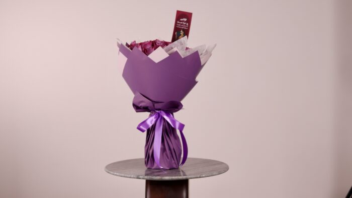 ⁦30 purple roses bouquet⁩ - الصورة ⁦1⁩