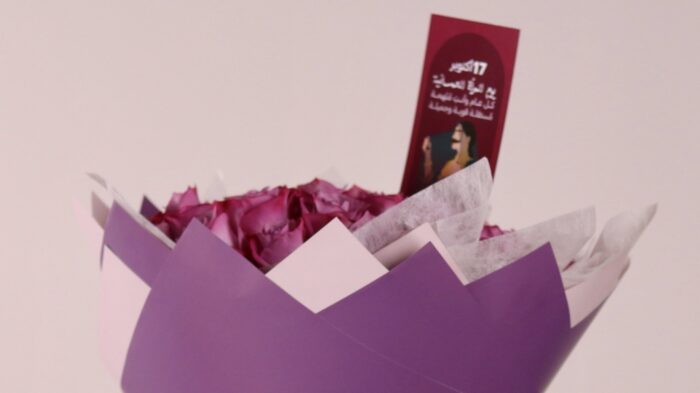 ⁦30 purple roses bouquet⁩ - الصورة ⁦2⁩