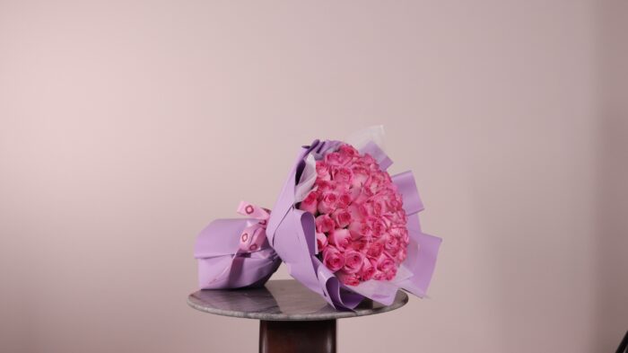 ⁦50 pink roses bouquet⁩ - الصورة ⁦2⁩