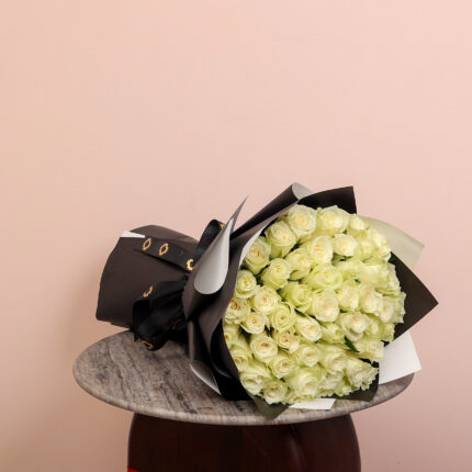 Noir Grace | 50 White Roses